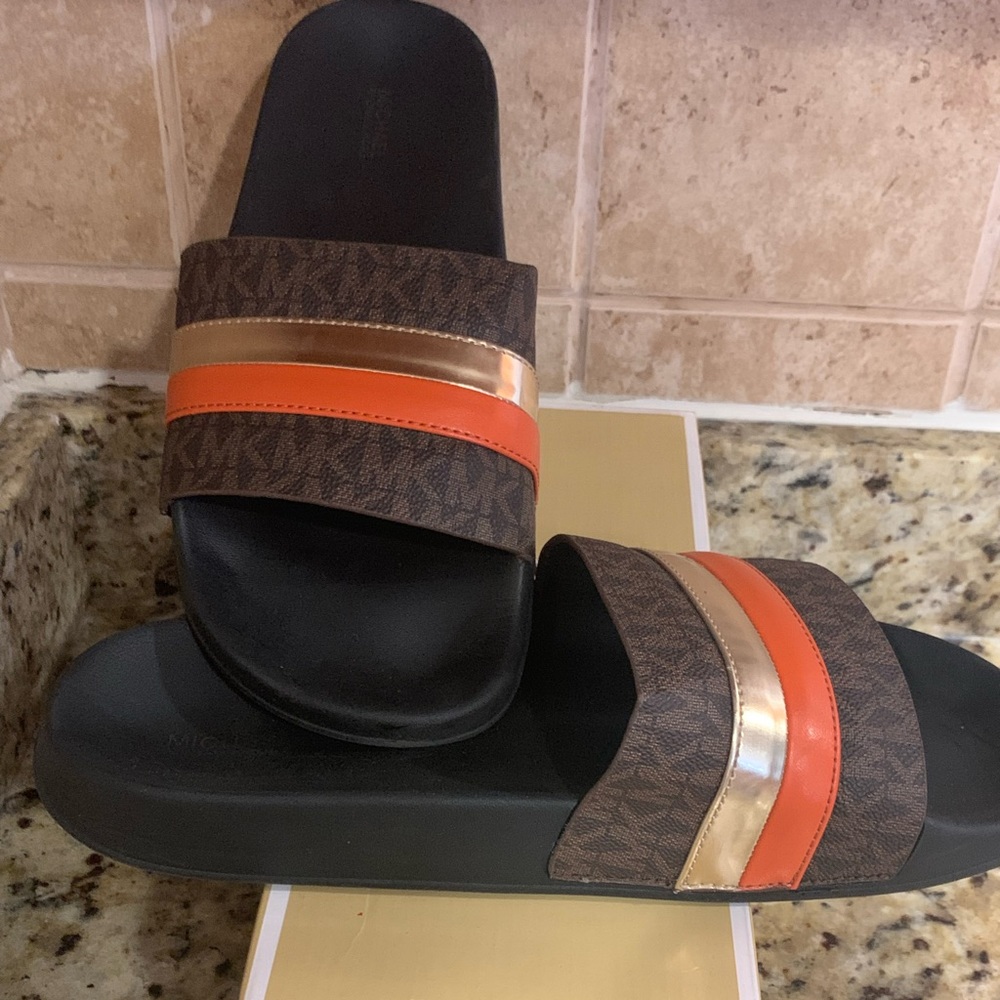 Michael Kors Brandy Slide w/ Mini MK Logo, Size 10 - Picture 2 of 3